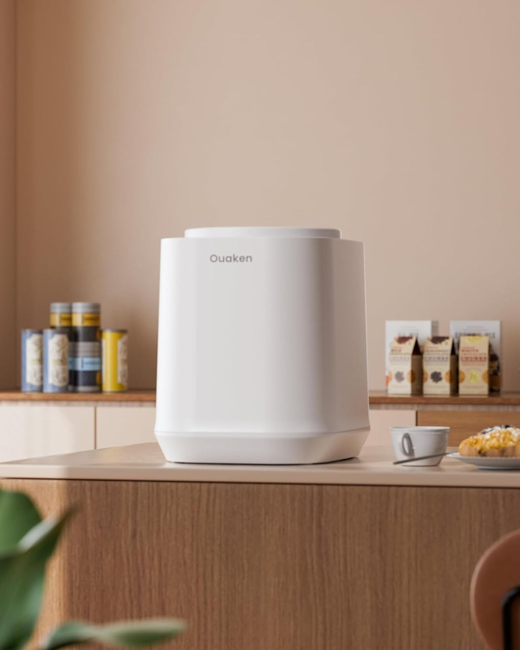 4L Electric Composter for Kitchen, Smart Countertop Compost Bin, Odorless | Low Noise | Auto-Cleaning | Turn Food Waste into Fertilizer, Indoor Food Waste Compost Machine, White