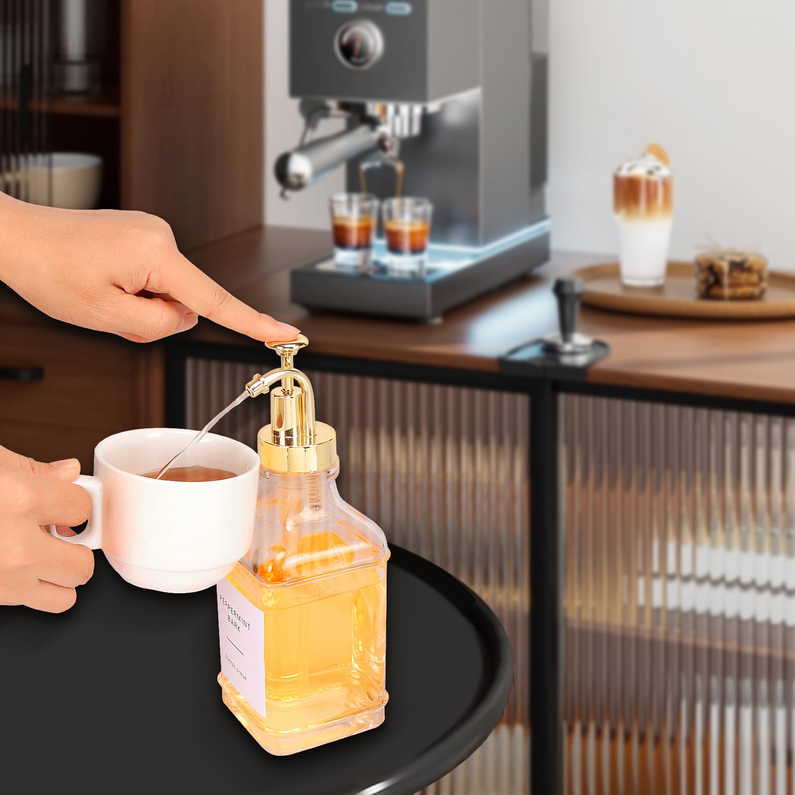 Coffee Syrup Dispenser for Coffee Bar, Clear Glass Syrup Bottles with Pump, Refillable Maple Syrup Storage, Coffee Station Accessories and Organizer, 500ml, Set of 2 + Tray (Gold)