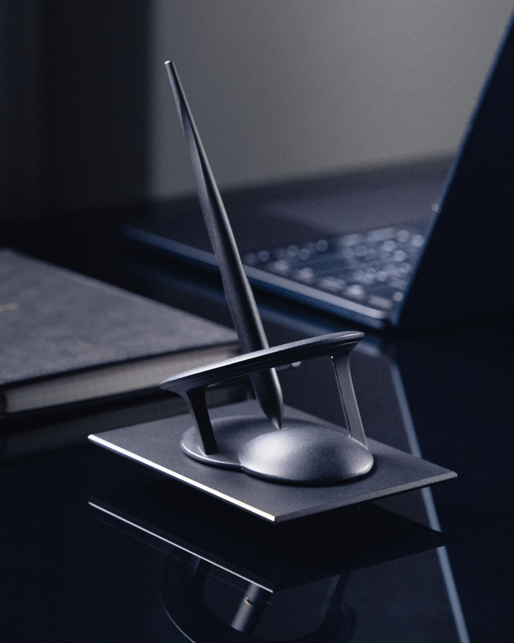 novium Hoverpen Interstellar, Mars Magma, Ballpoint Pen, Unisex, 23.5 Degree Angle, Schmidt Ballpoint Cartridges, Smooth Writing, No Spills, No Spotting, No Explosions